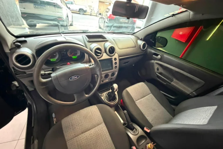 ford_fiesta_se_1_6_2014_8